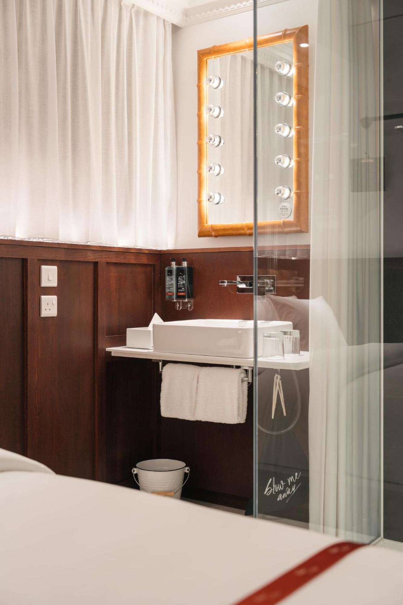 Ruby Stella Hotel London Luaran gambar